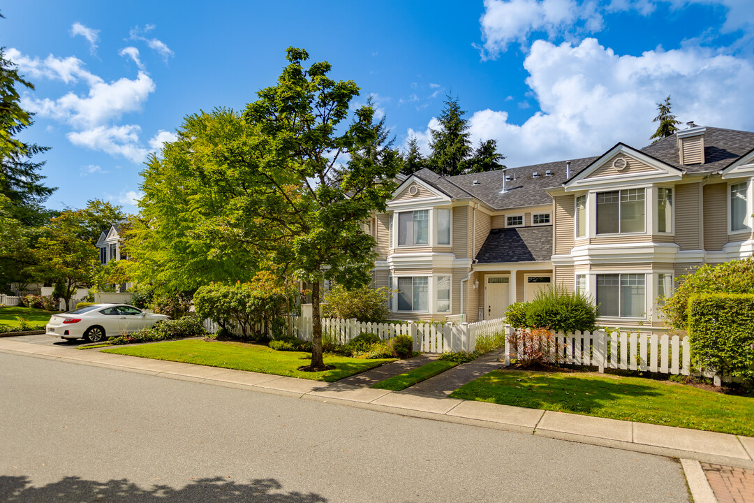 7501 Cumberland St in Burnaby, BC - Building Photo