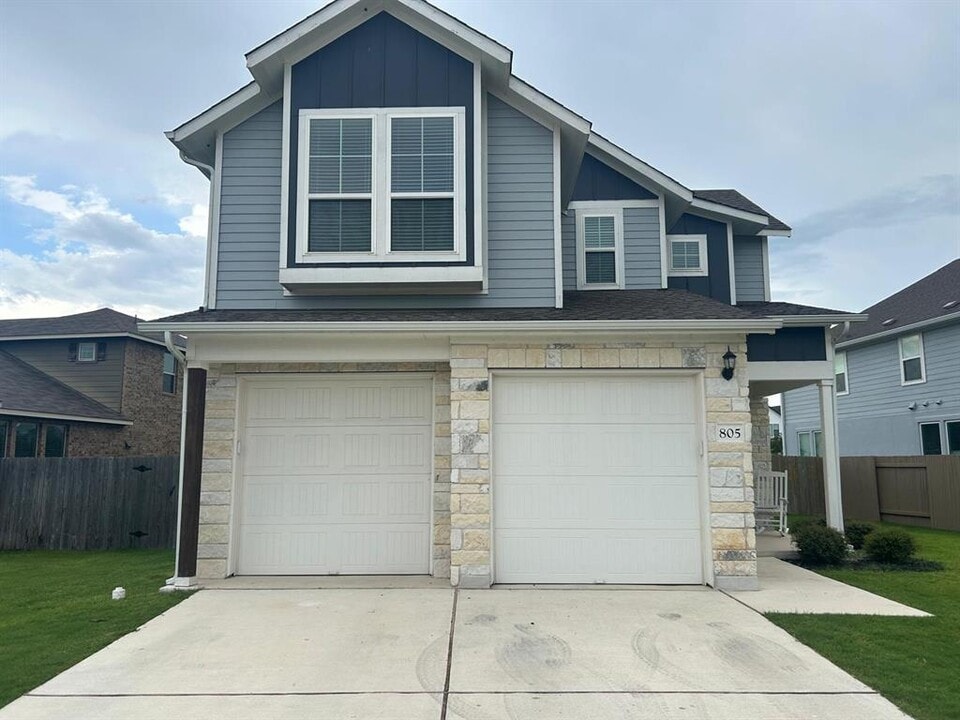 805 Vaughn St in Georgetown, TX - Building Photo