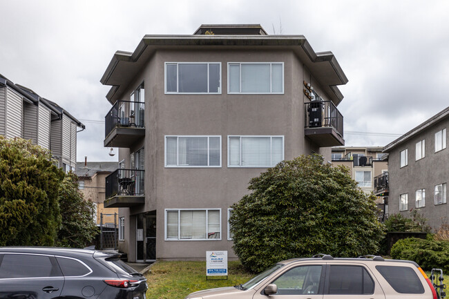 Garden Apartments in Vancouver, BC - Building Photo - Building Photo