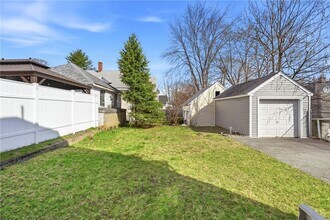 1169 Chalkstone Ave in Providence, RI - Foto de edificio - Building Photo