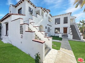 5932 Willoughby Ave in Los Angeles, CA - Building Photo