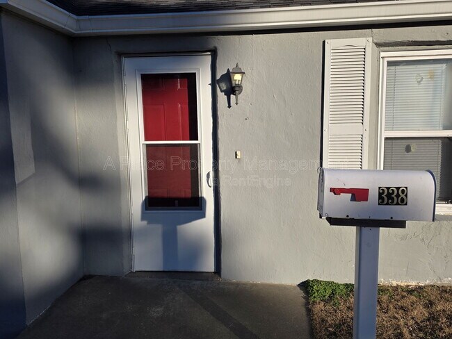 338 La Motte Ln in Ferguson, MO - Building Photo - Building Photo