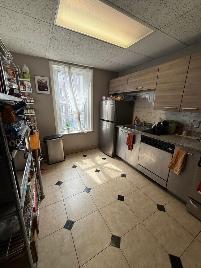 1710 Commonwealth Ave, Unit 1 in Boston, MA - Building Photo - Building Photo