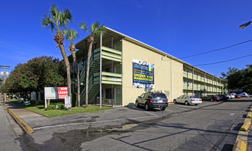 Carolina Square Apartments in Tallahassee, FL - Building Photo - Building Photo