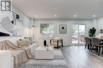 12 Woolen Mill Rd in Markham, ON - Building Photo - Building Photo