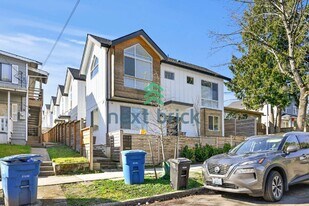 911B 25th Ave S in Seattle, WA - Building Photo