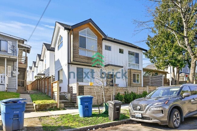 property at 911 25th Ave