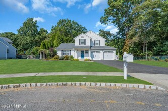 21 Teakwood Dr in Jackson Township, NJ - Foto de edificio - Building Photo