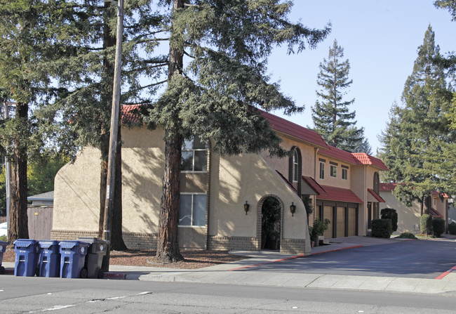 20077 Redwood Rd in Castro Valley, CA - Building Photo - Building Photo