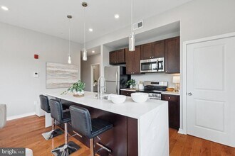 100 Forrest Ave in Narberth, PA - Foto de edificio - Building Photo