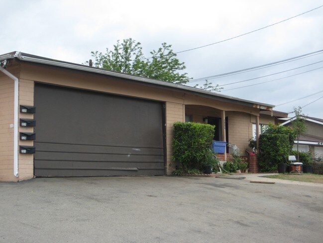 13th Ave Apartments in Escondido, CA - Foto de edificio - Building Photo