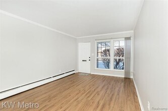 2817 W 13 Mile Rd in Royal Oak, MI - Building Photo - Building Photo