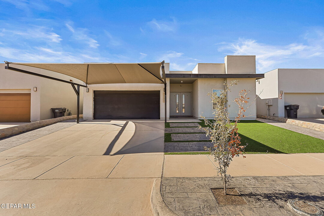 1089 Gaitan St in El Paso, TX - Building Photo
