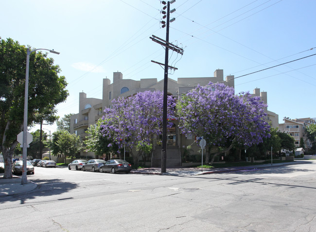 NOHO Square Apartments in North Hollywood, CA - Foto de edificio - Building Photo