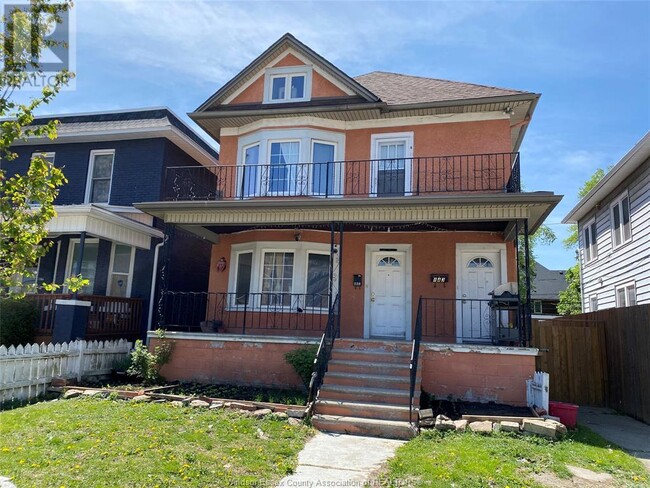845 Pelissier St