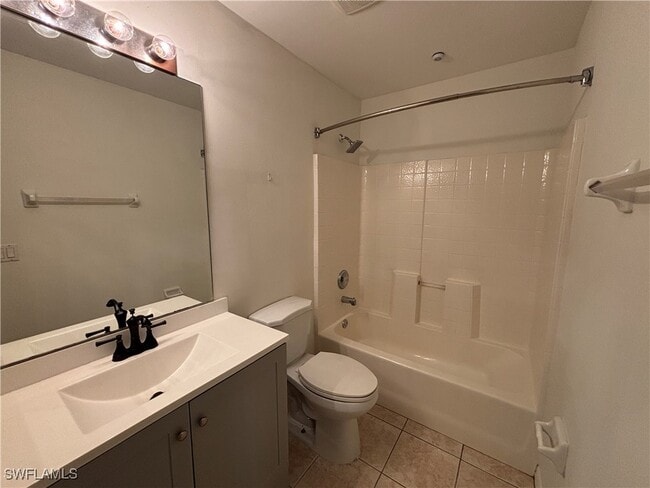 17611 Sterling Lake Dr in Ft. Myers, FL - Foto de edificio - Building Photo