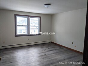 13 Hemlock St in Bangor, ME - Building Photo - Building Photo