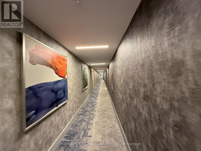 4130 Parkside Village Dr in Mississauga, ON - Building Photo - Building Photo