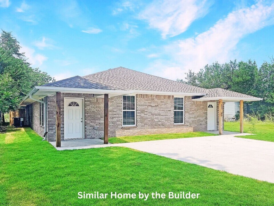 2114 Charles Whitlow Ave in Lawton, OK - Building Photo