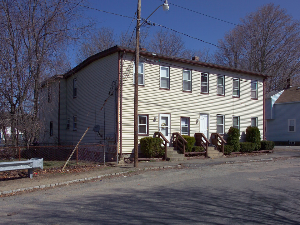 15 Pleadwell St in Taunton, MA - Building Photo