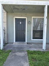 101 Milann St, Unit B in Victoria, TX - Building Photo - Building Photo
