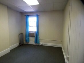 368-368 Maple St in Holyoke, MA - Building Photo - Building Photo