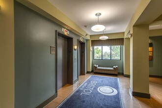 3000 Vanderbilt Pl in Nashville, TN - Building Photo - Building Photo