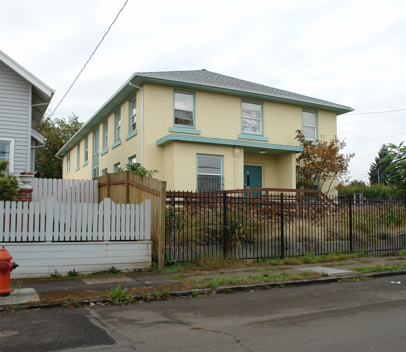 2408 N Farragut St in Portland, OR - Building Photo