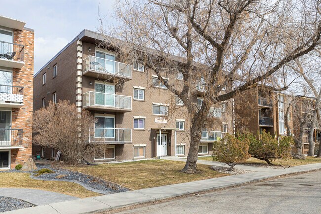 324 2 Av NE in Calgary, AB - Building Photo - Building Photo