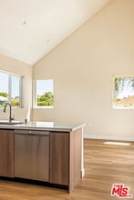 4905 St Elmo Dr in Los Angeles, CA - Building Photo - Building Photo