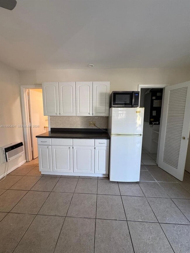 2051 NE 25th Ave in Pompano Beach, FL - Building Photo - Building Photo