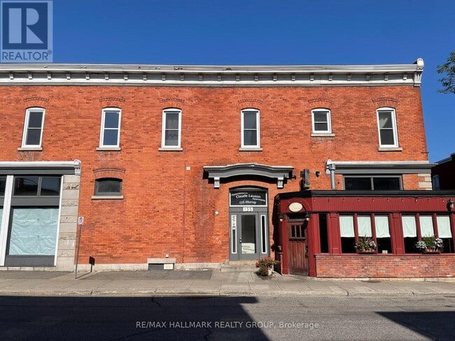 property at 135 Murray St