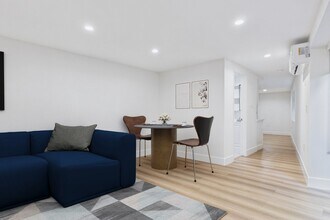 Natick Park South in Sherman Oaks, CA - Foto de edificio - Building Photo