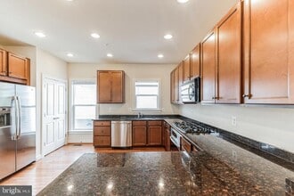 12167 Waveland St in Fairfax, VA - Building Photo - Building Photo