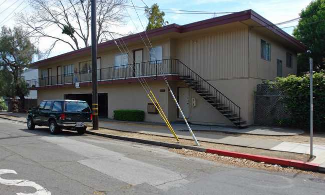 602 Cypress Ave in San Mateo, CA - Foto de edificio - Building Photo