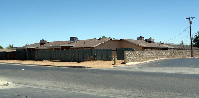 20185 Thunderbird Rd in Apple Valley, CA - Building Photo - Building Photo