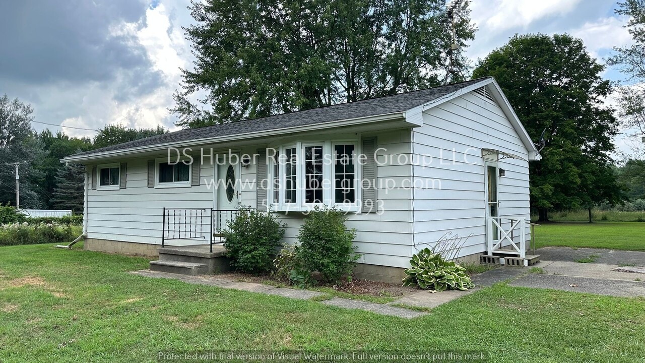 11150 Beardslee Rd in Perry, MI - Building Photo