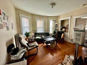 64 Conwell Ave, Unit 3 in Somerville, MA - Building Photo - Building Photo