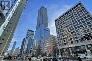 488 University Ave in Toronto, ON - Building Photo