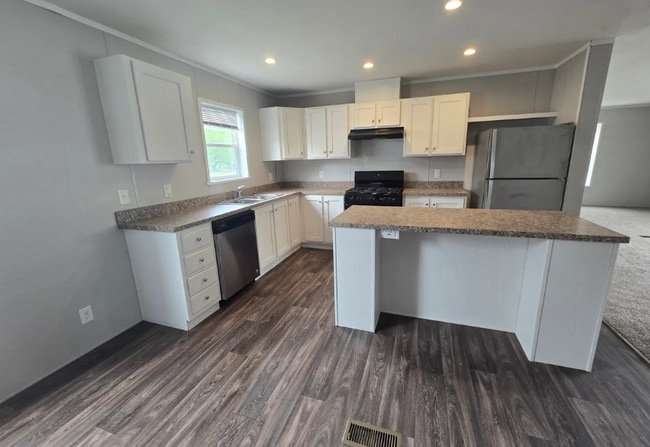 property at 725 Oak Ln