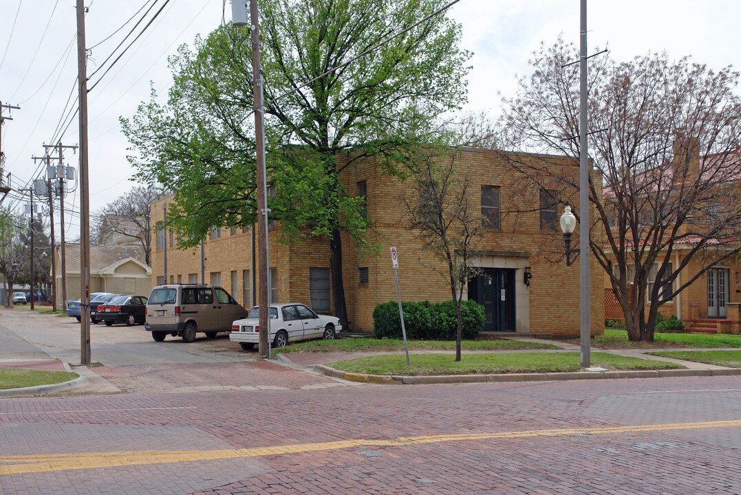 1809 Broadway St in Lubbock, TX - Foto de edificio