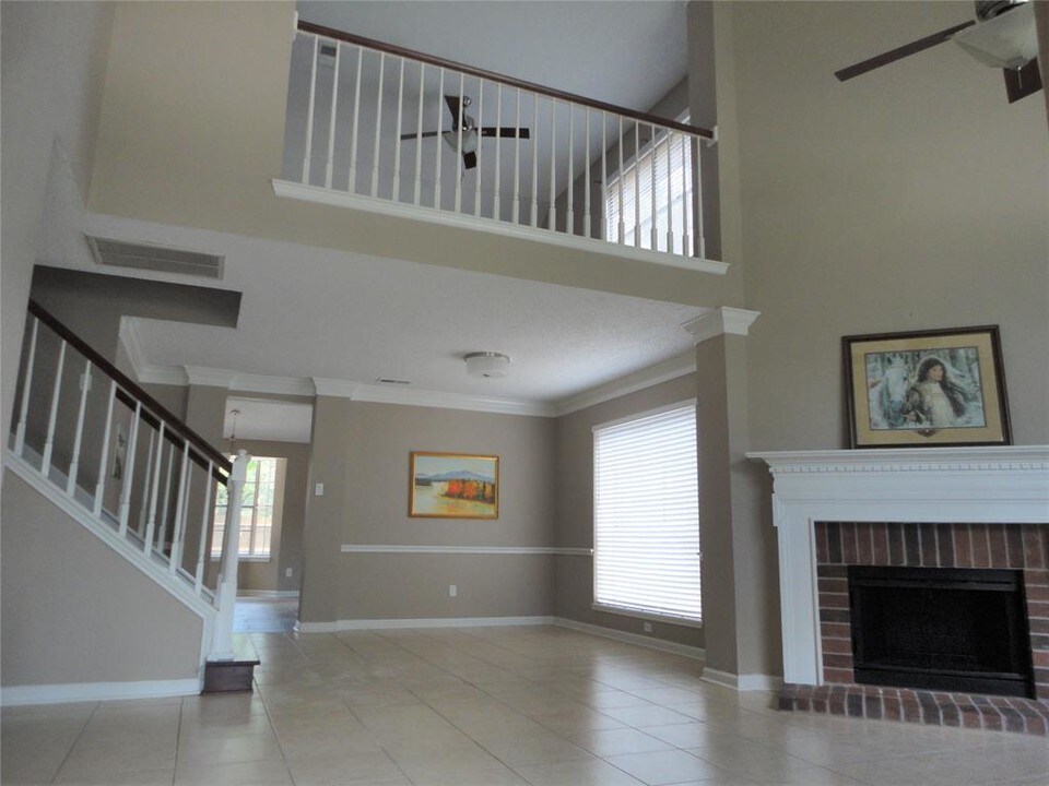 6927 Woodside Dr in Sugar Land, TX - Building Photo