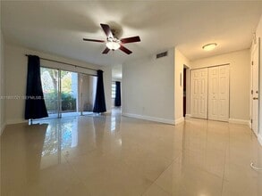 10651 SW 108th Ave in Miami, FL - Building Photo - Building Photo