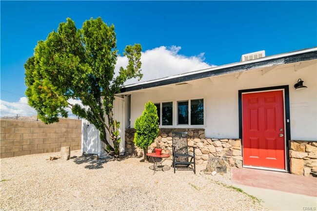 55820 Santa Fe Trail in Yucca Valley, CA - Foto de edificio - Building Photo