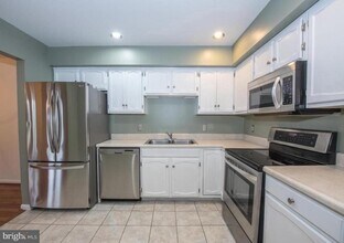 214 Valley Stream Ln in Chesterbrook, PA - Building Photo - Building Photo