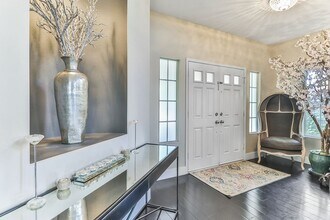 1385 Sapphire Dragon St in Thousand Oaks, CA - Foto de edificio - Building Photo