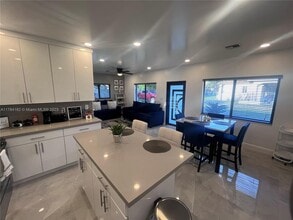 2048 NW 99th Terrace in Miami, FL - Building Photo - Building Photo