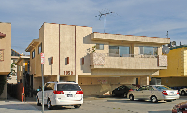 1050 S Wooster St in Los Angeles, CA - Building Photo - Building Photo