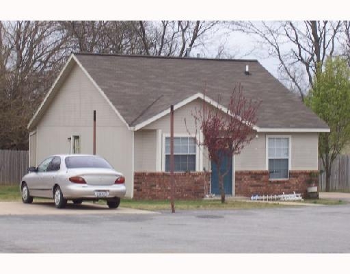 Hewitt Place in Siloam Springs, AR - Foto de edificio - Building Photo