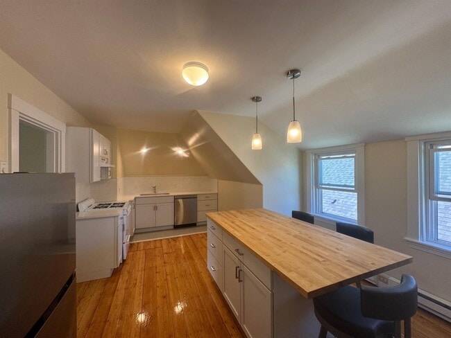 82 Thurston St, Unit 4